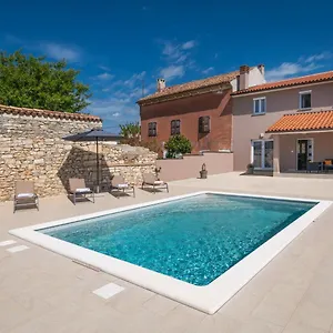 Ester Villa