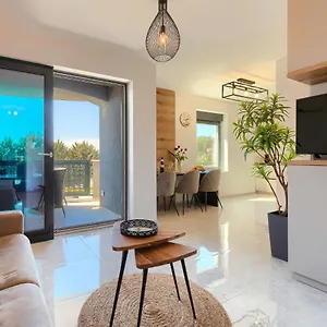 Wing 77 By Interhome Apartment
